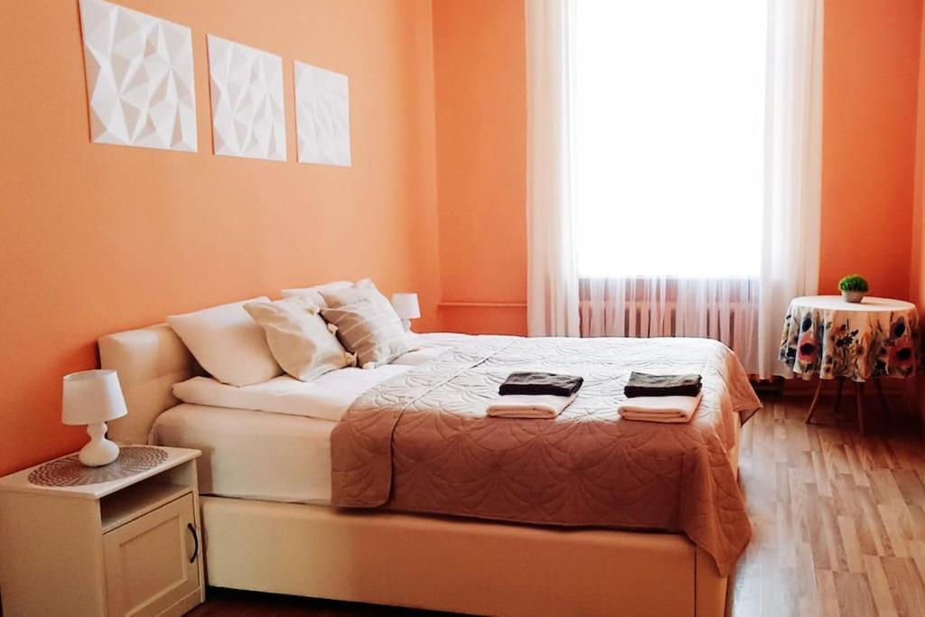 Spacious Old Town Family Peachy 2 Bedrooms Apartment, Nearby The Riga Presidential Castle Ngoại thất bức ảnh