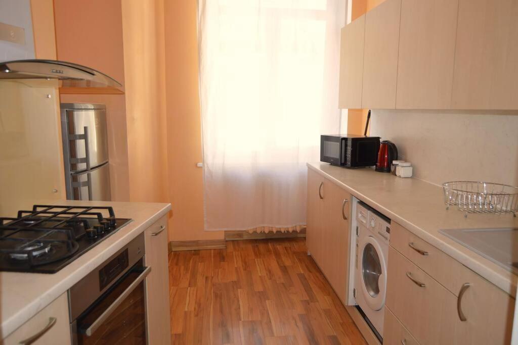 Spacious Old Town Family Peachy 2 Bedrooms Apartment, Nearby The Riga Presidential Castle Ngoại thất bức ảnh