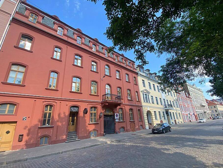 Spacious Old Town Family Peachy 2 Bedrooms Apartment, Nearby The Riga Presidential Castle Ngoại thất bức ảnh