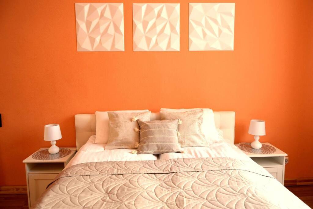 Spacious Old Town Family Peachy 2 Bedrooms Apartment, Nearby The Riga Presidential Castle Ngoại thất bức ảnh
