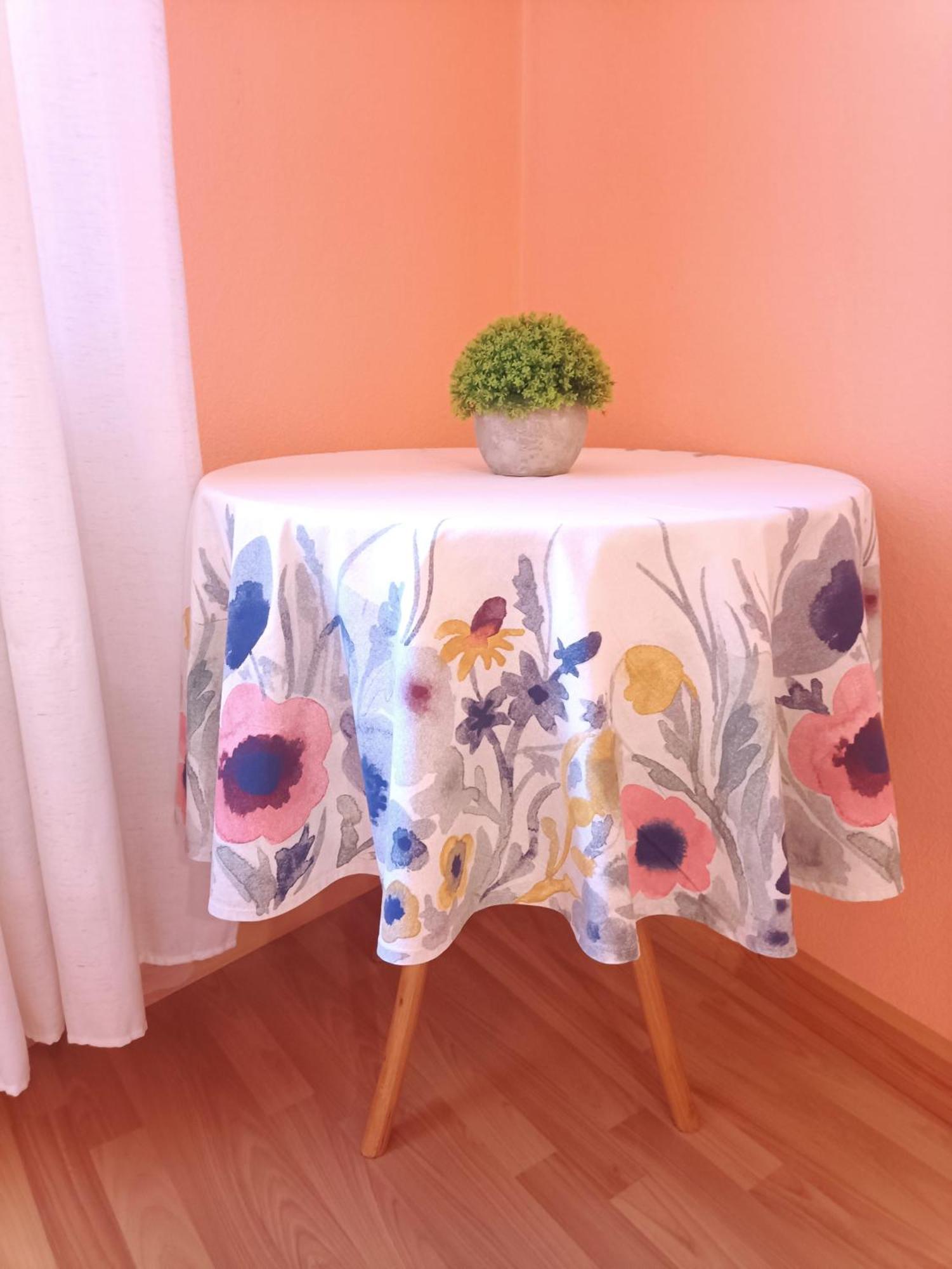 Spacious Old Town Family Peachy 2 Bedrooms Apartment, Nearby The Riga Presidential Castle Ngoại thất bức ảnh