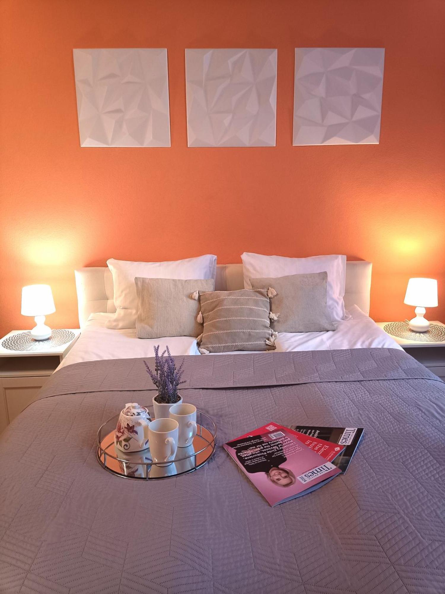 Spacious Old Town Family Peachy 2 Bedrooms Apartment, Nearby The Riga Presidential Castle Ngoại thất bức ảnh