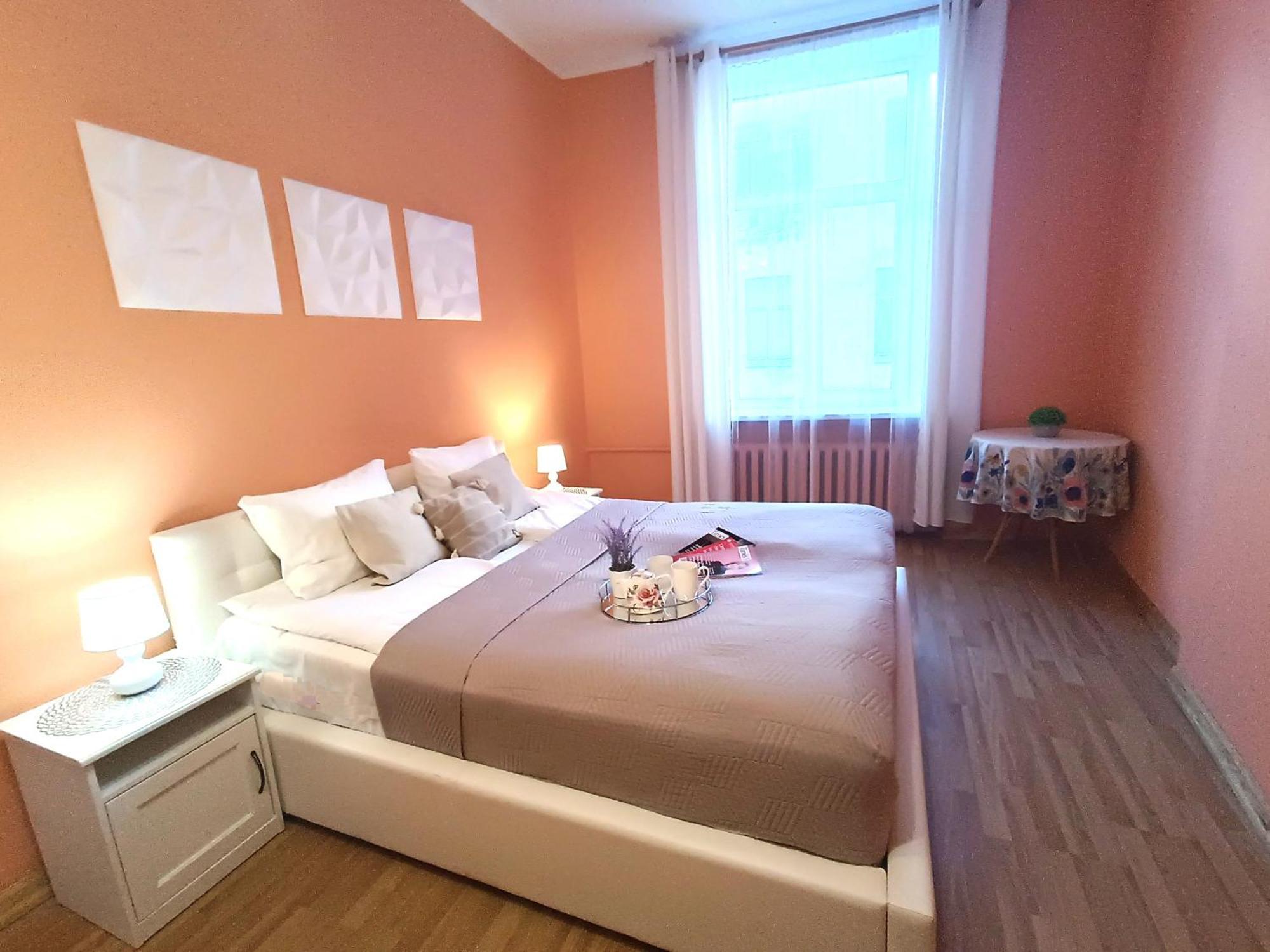 Spacious Old Town Family Peachy 2 Bedrooms Apartment, Nearby The Riga Presidential Castle Ngoại thất bức ảnh