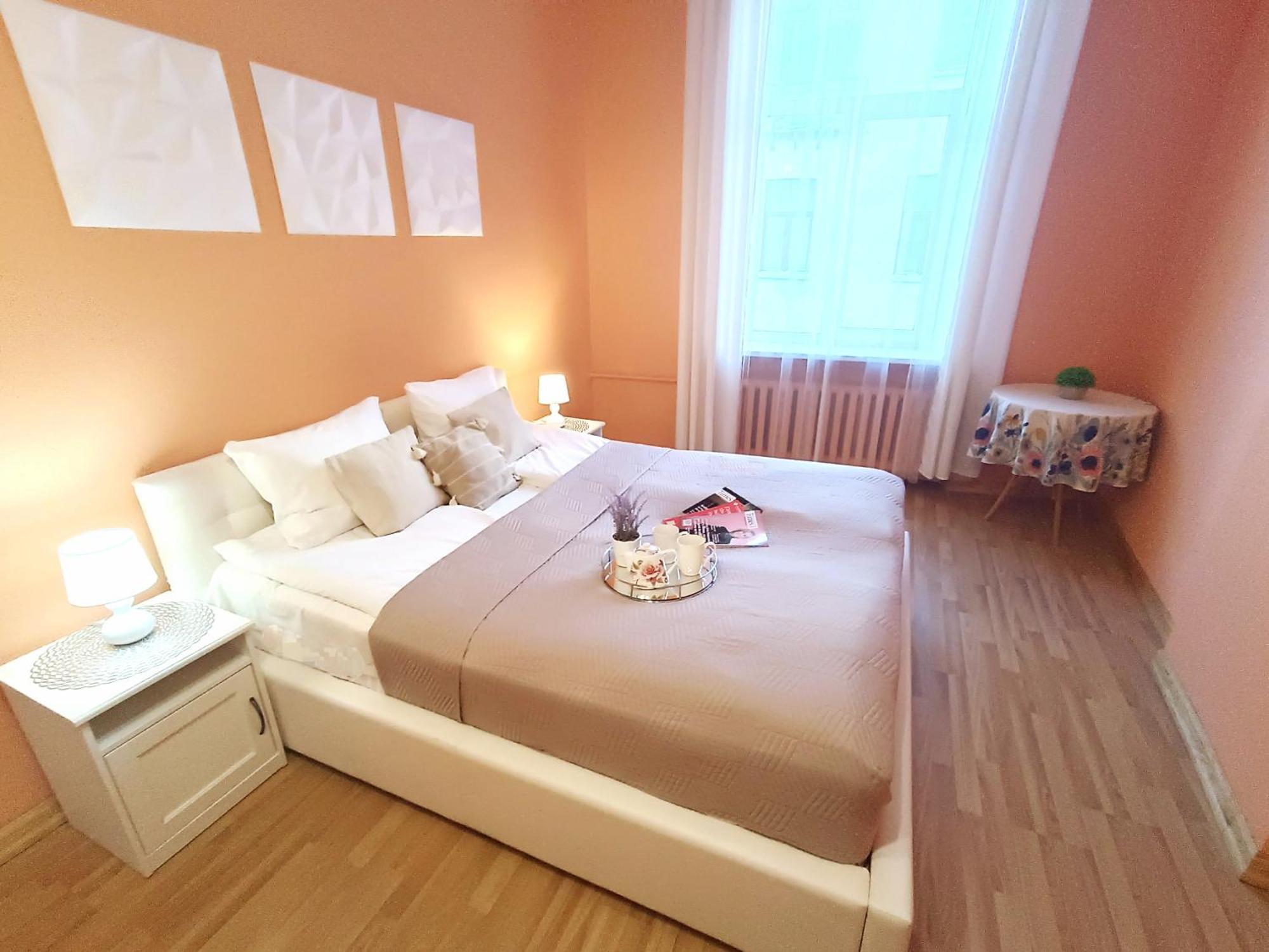 Spacious Old Town Family Peachy 2 Bedrooms Apartment, Nearby The Riga Presidential Castle Ngoại thất bức ảnh