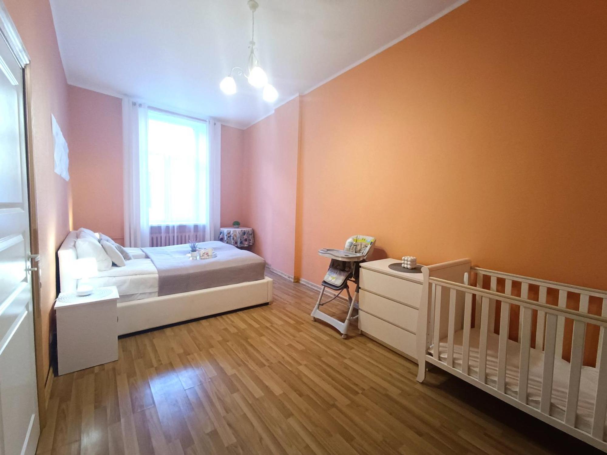 Spacious Old Town Family Peachy 2 Bedrooms Apartment, Nearby The Riga Presidential Castle Ngoại thất bức ảnh