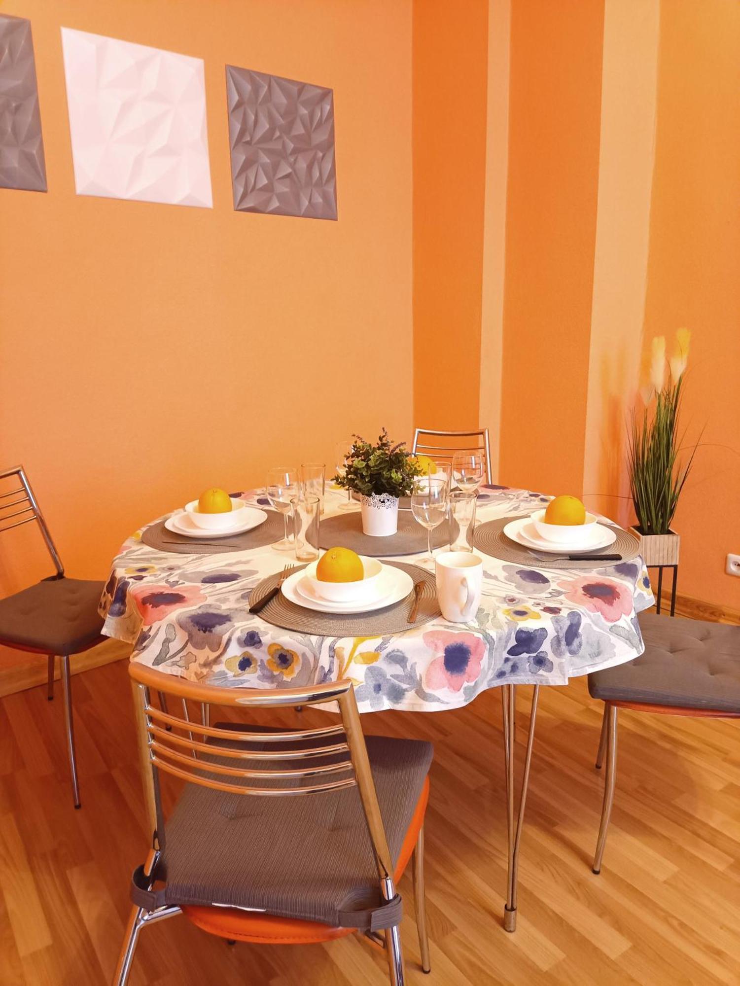 Spacious Old Town Family Peachy 2 Bedrooms Apartment, Nearby The Riga Presidential Castle Ngoại thất bức ảnh