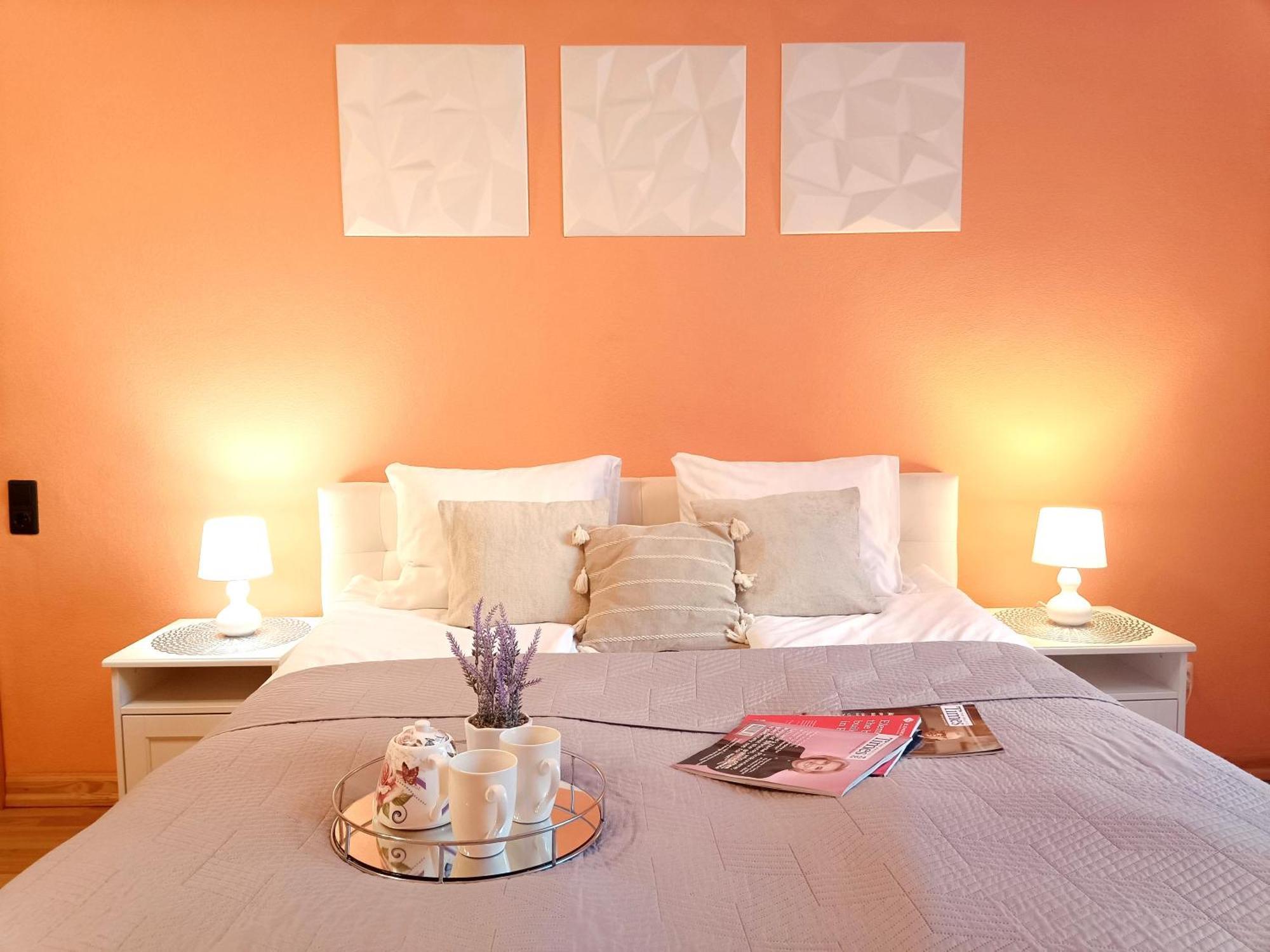 Spacious Old Town Family Peachy 2 Bedrooms Apartment, Nearby The Riga Presidential Castle Ngoại thất bức ảnh