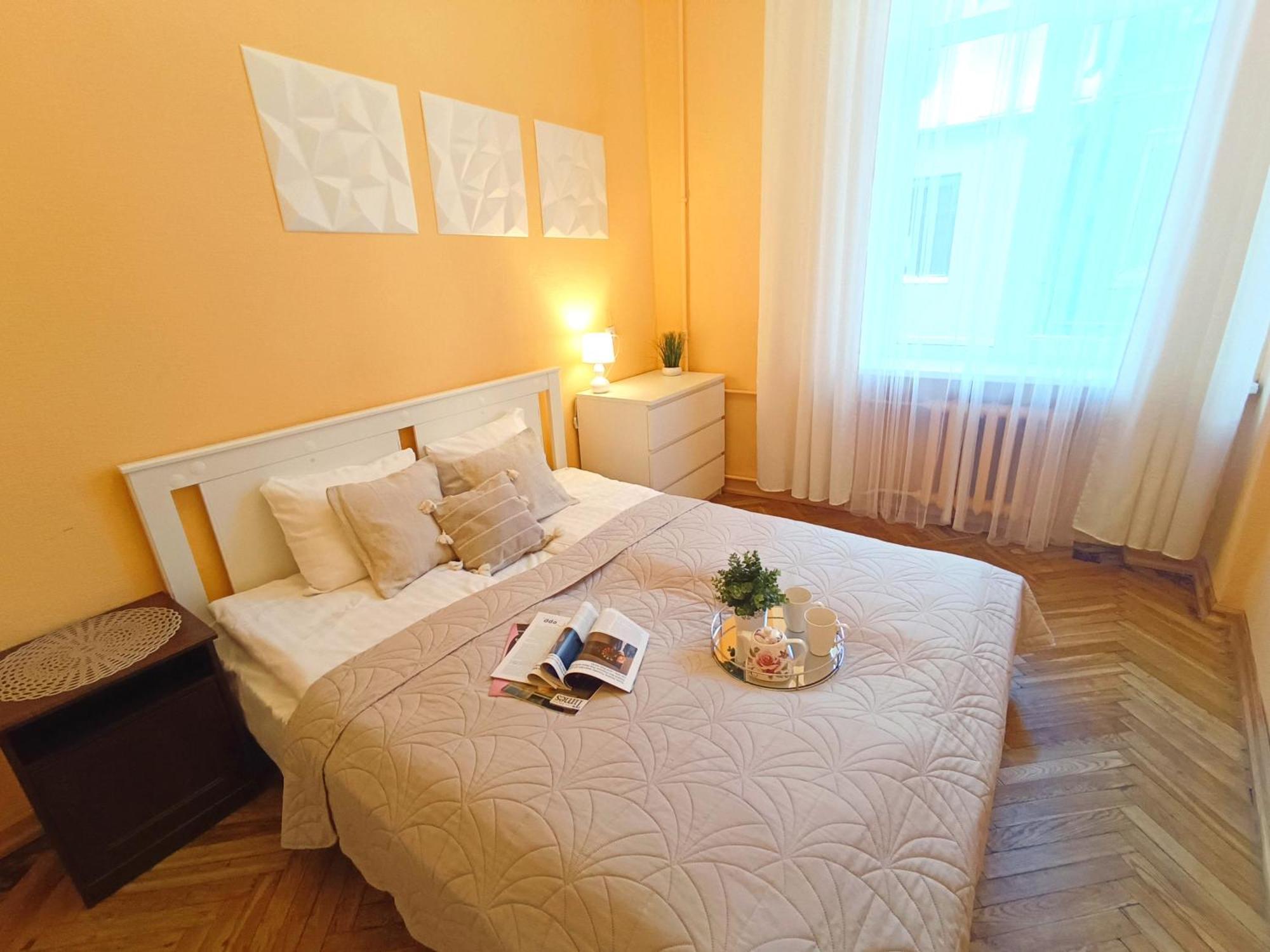 Spacious Old Town Family Peachy 2 Bedrooms Apartment, Nearby The Riga Presidential Castle Ngoại thất bức ảnh